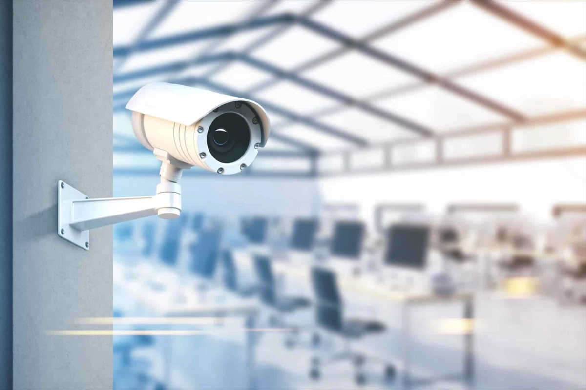 A commercial security system comparing surveillance cameras, access control, door readers, and entry logs.